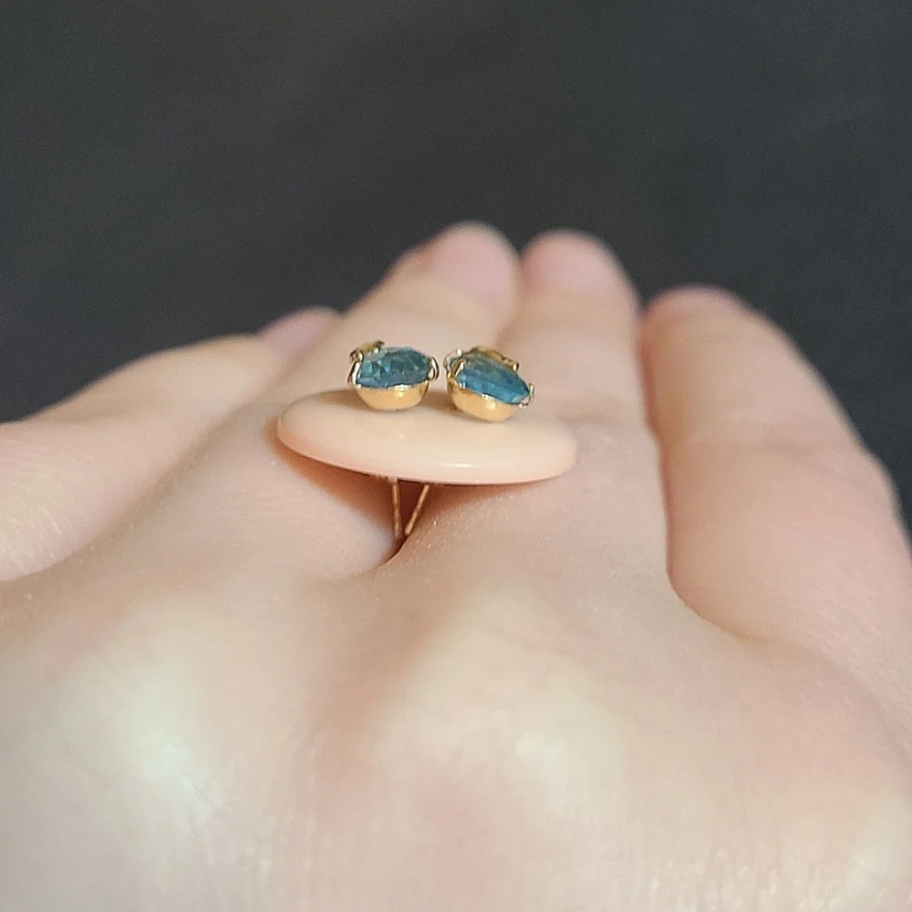 💸SOLD💸 EUC Genuine Blue Topaz Teardrop Gold Earrings - Picture 7 of 9